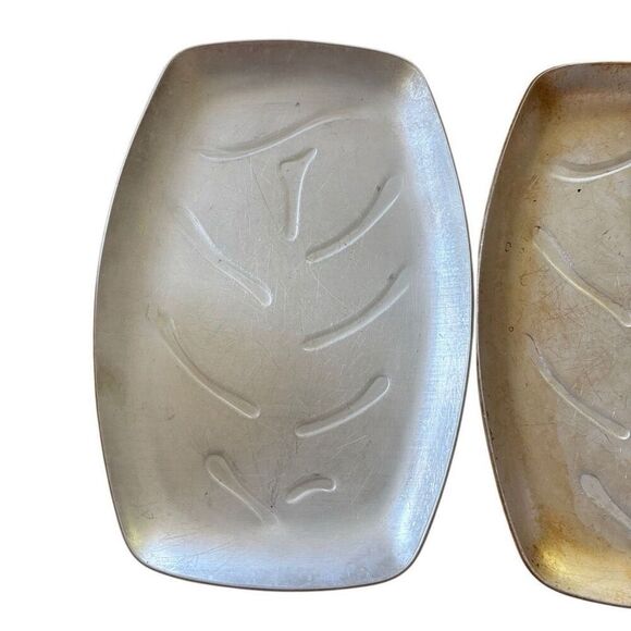 2 Nordic Ware Aluminum Sizzler Plates - Picture 2 of 4